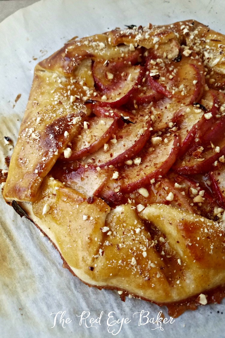 Easy Peach Galette | An easy and simple dessert. This Easy Peach Galette would work perfectly for brunch served with coffee or even a scoop of ice cream.